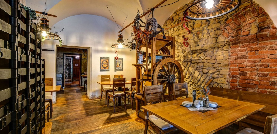 RESTAURACE